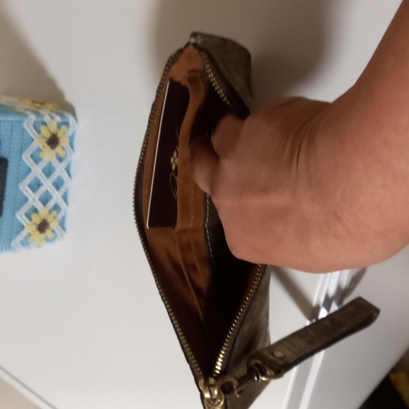 Gorgeous Anuschka Wristlet Wallet - Picture 3 of 4